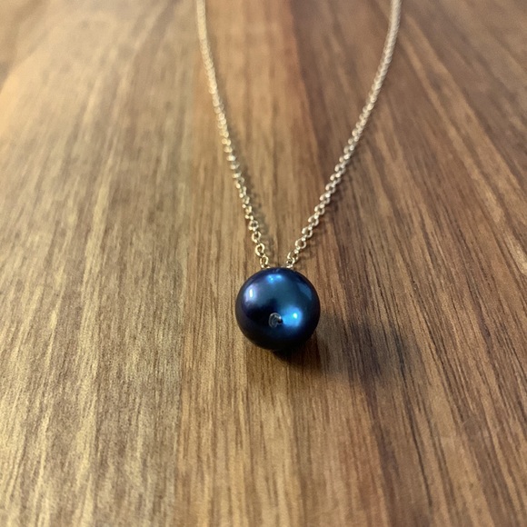 Handmade Freshwater Pearl/Puka shell Necklace, on 17” 14k Gold-filled Chain - Picture 5 of 8